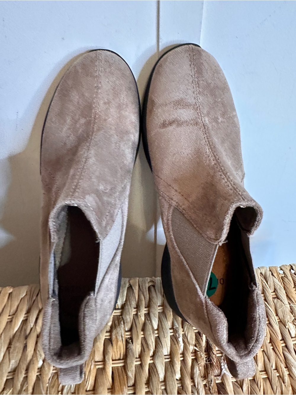 Earth Origins Taupe Suede Chelsea Ankle Boots new without tag - Picture 10 of 11